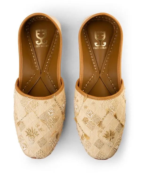 Dreamer Ivory Embellished : Juttis For Men